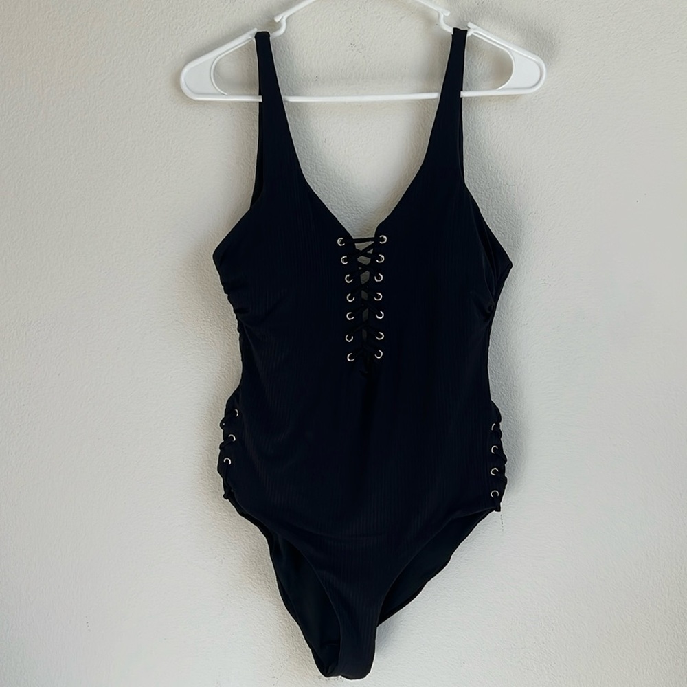NEW YMI Deep Plunge Texture One Piece Swimsuit Black